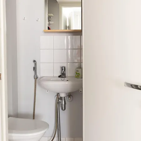 --2ndhomes Modern & 1br Floor Home--